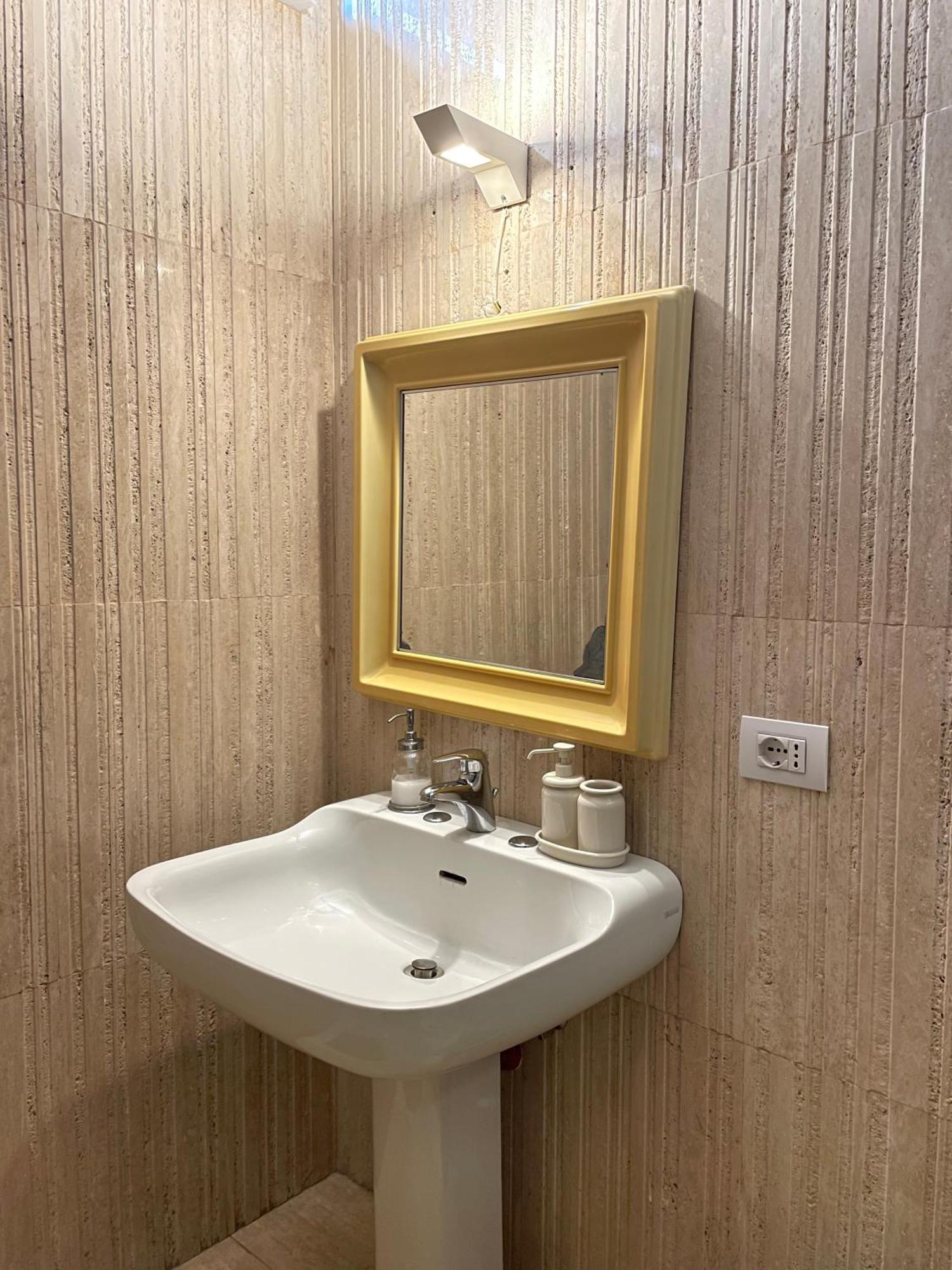 Palazzo Verrone Bari Bagian luar foto
